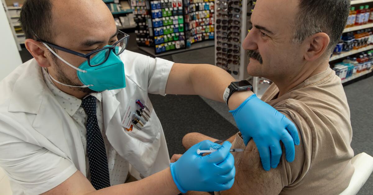 A new COVID subvariant spreads rapidly as Trump pivots away from vaccines