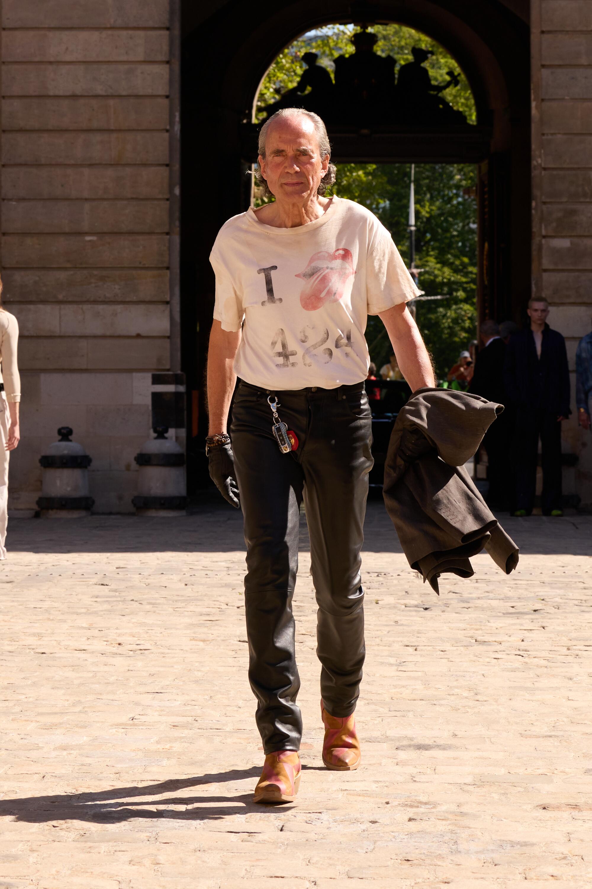 An older model walks for 424’s SS26 runway