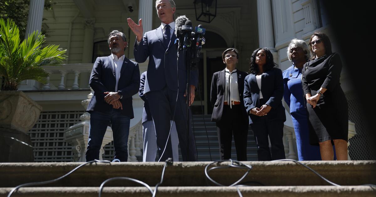 Texas Democrats meet with Newsom to stop Trump’s push to ‘rig’ the 2026 election