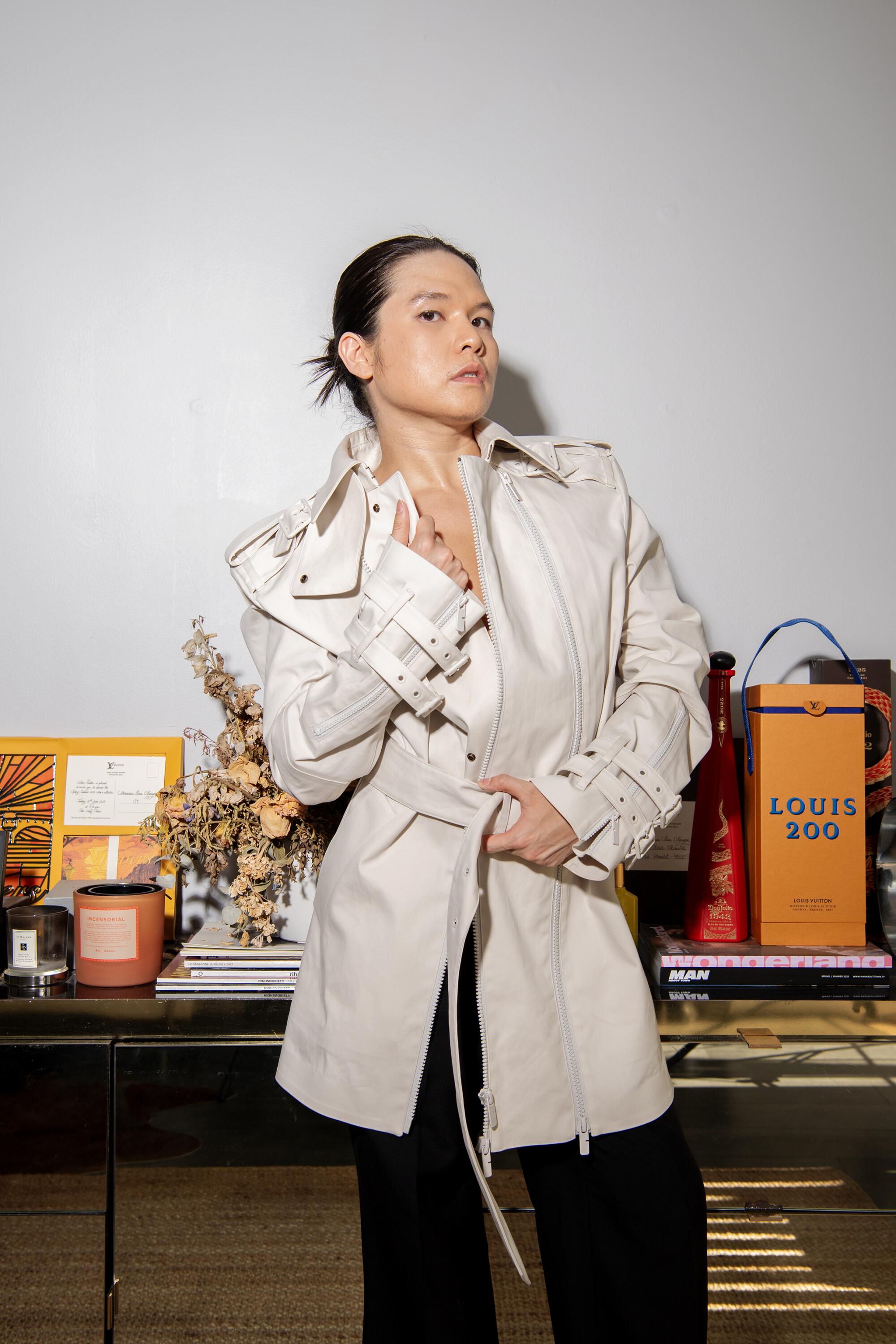 Bin wears Burberry coat, Bottega Veneta pants.