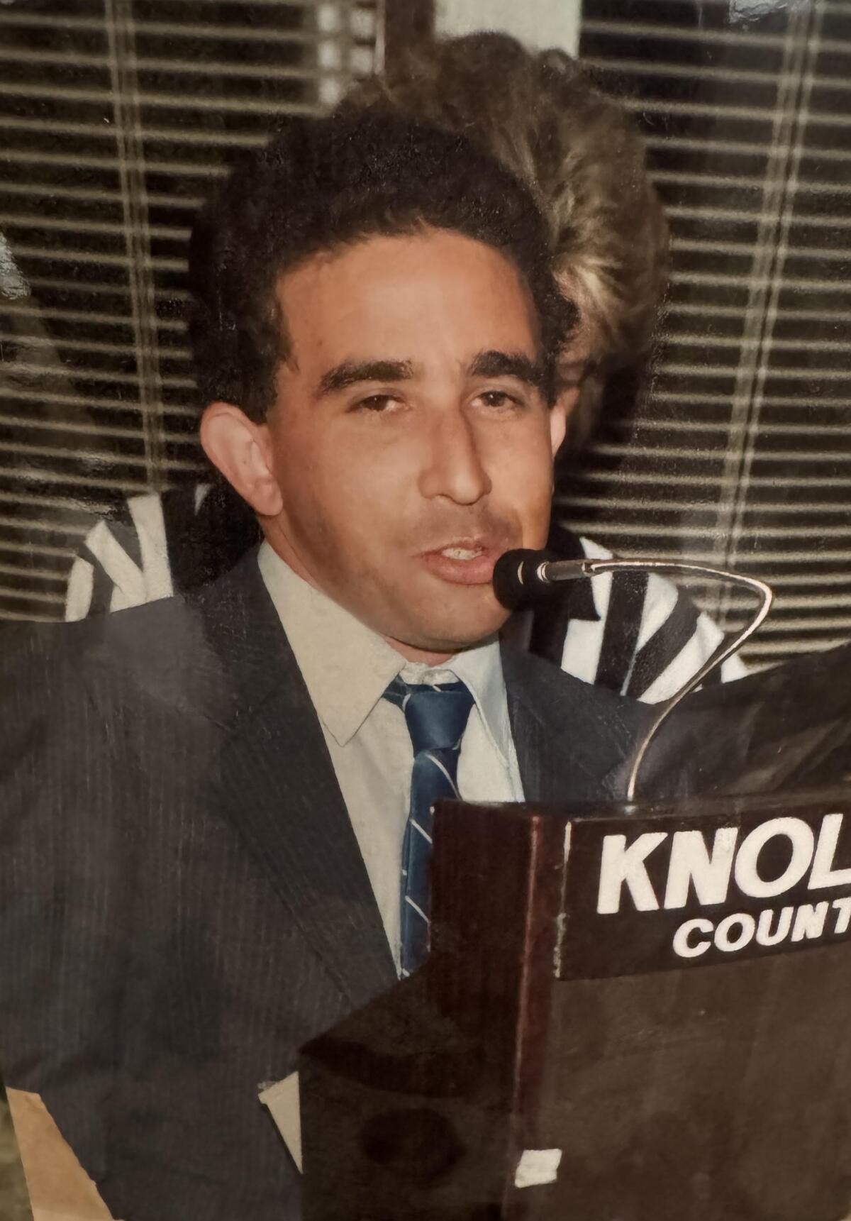 Eric Sondheimer speaks in 1989 at the National Football Foundation and College Hall of Fame at Knollwood Country Club.