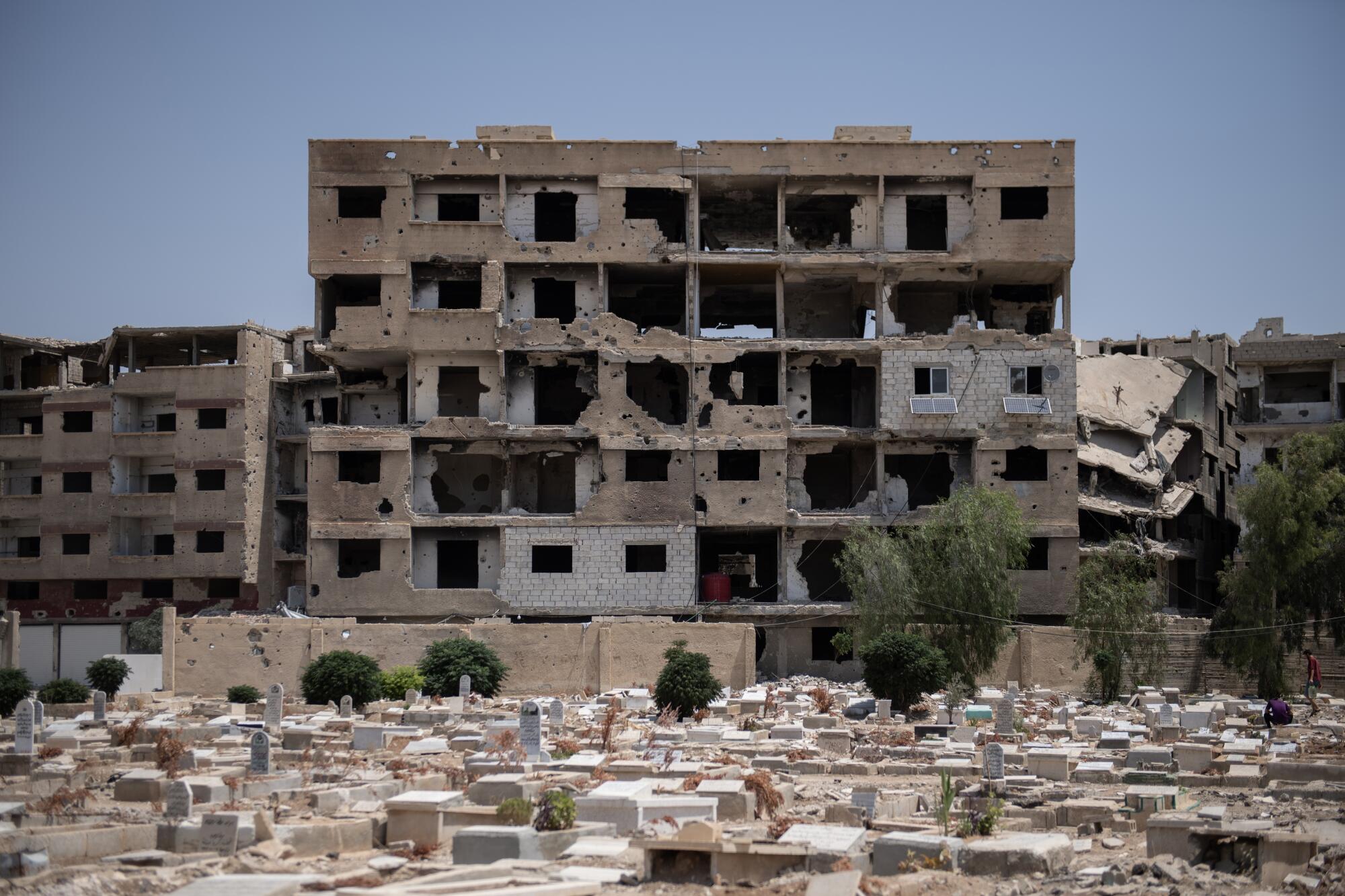 A photo showing another cemetery in Yarmouk Camp