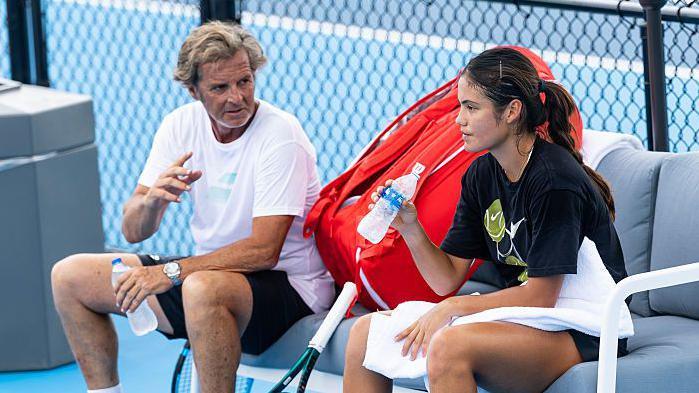 Tennis coach Francis Roig speaking to Emma Raducanu after a training session at the Cincinnati Open
