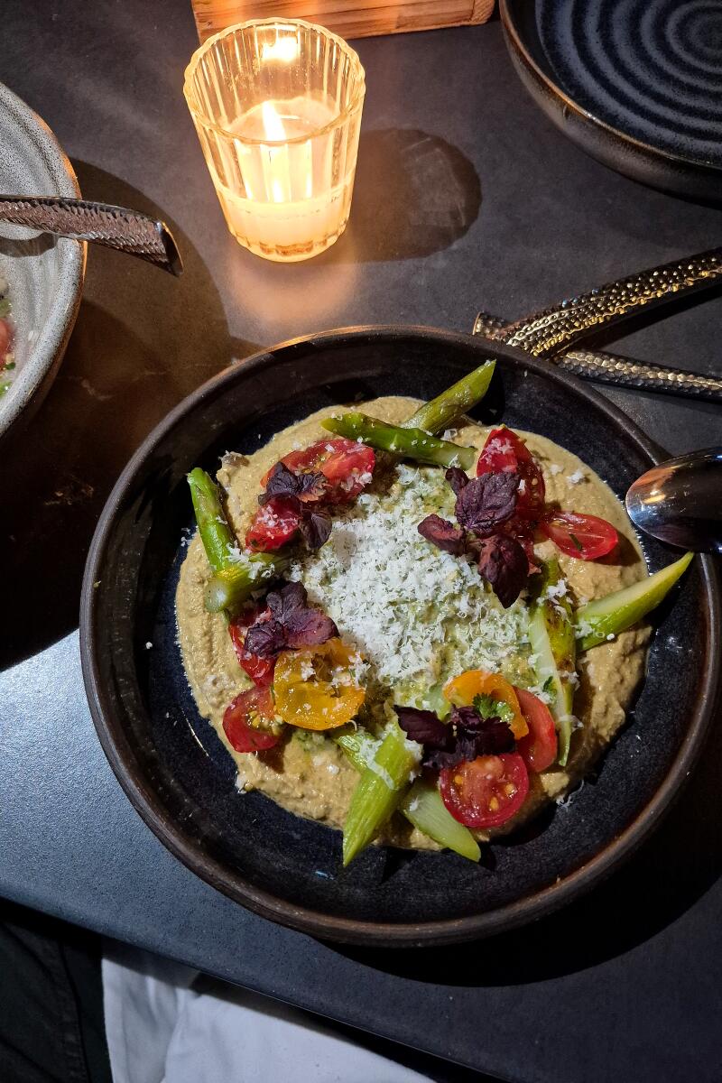 Essay: An Angeleno dines in Mexican Chicago. They’re just like us