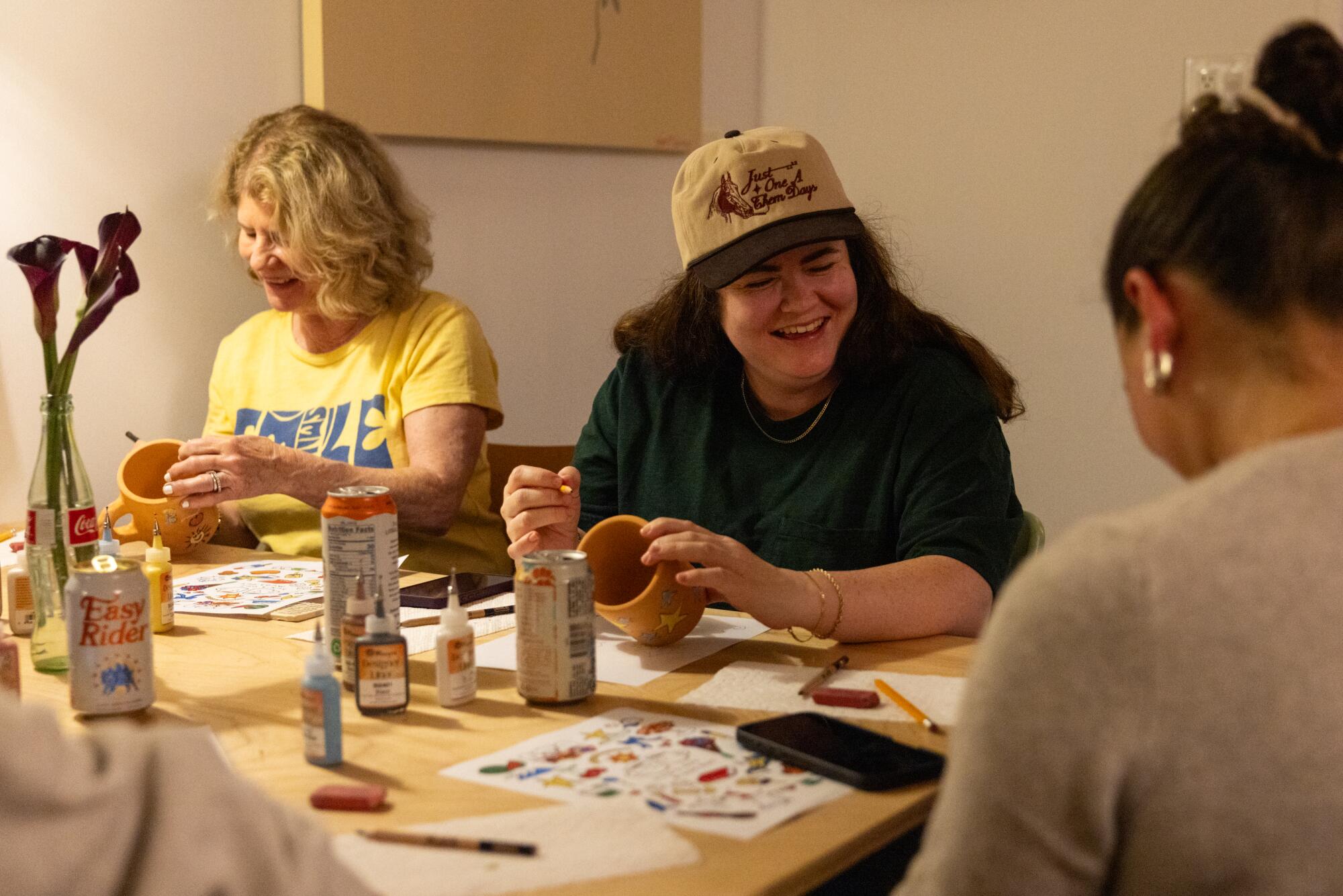 Mary Anne and her daughter, Jen Rose, center, participate in Steve Stringer's Tattoo a Mug workshop.