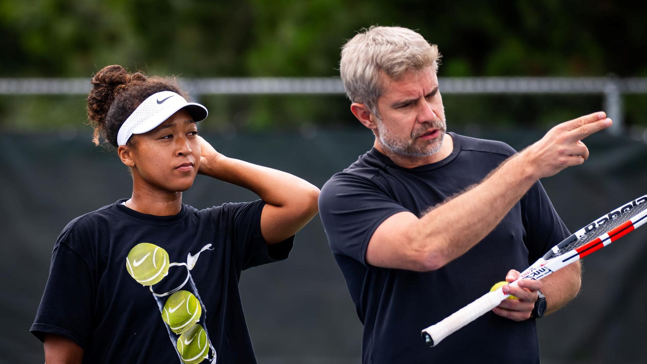 Naomi Osaka listens to advice from Tomasz Wiktorowski 