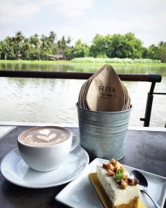 Riva Floating Café ที่กินเที่ยวนครปฐม 