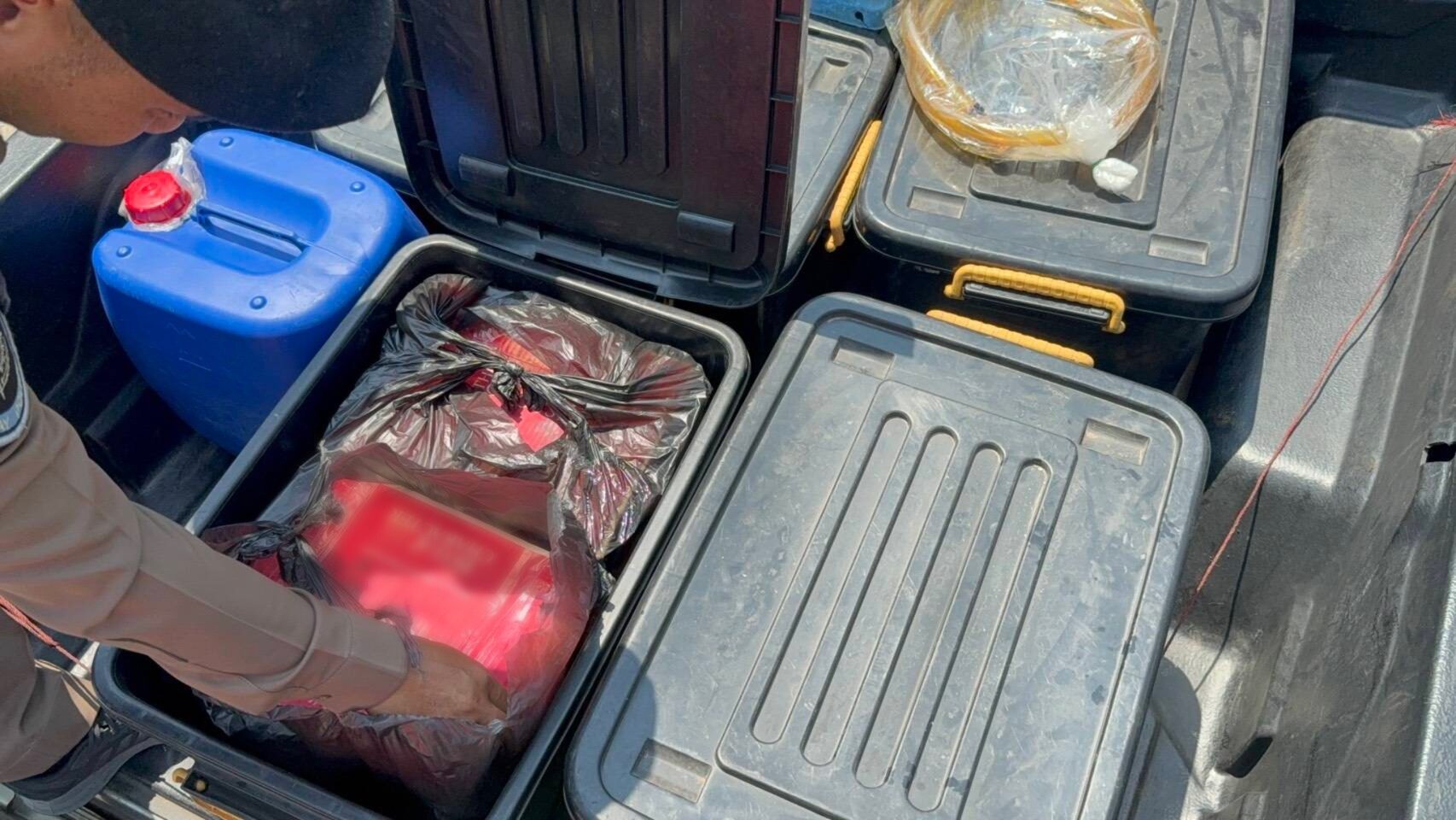 กระบะซิ่งหนีสุดชีวิต ลอบขนเหล้าเถื่อน อ้างขนมาจากใต้ รับค่าจ้างเที่ยวละ 4 พัน