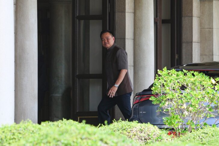 432279 นายกฯ เรียกถก ครม.นัดพิเศษ แก้วิกฤตพลังงาน หลังน้ำมันขึ้น 6 บาท