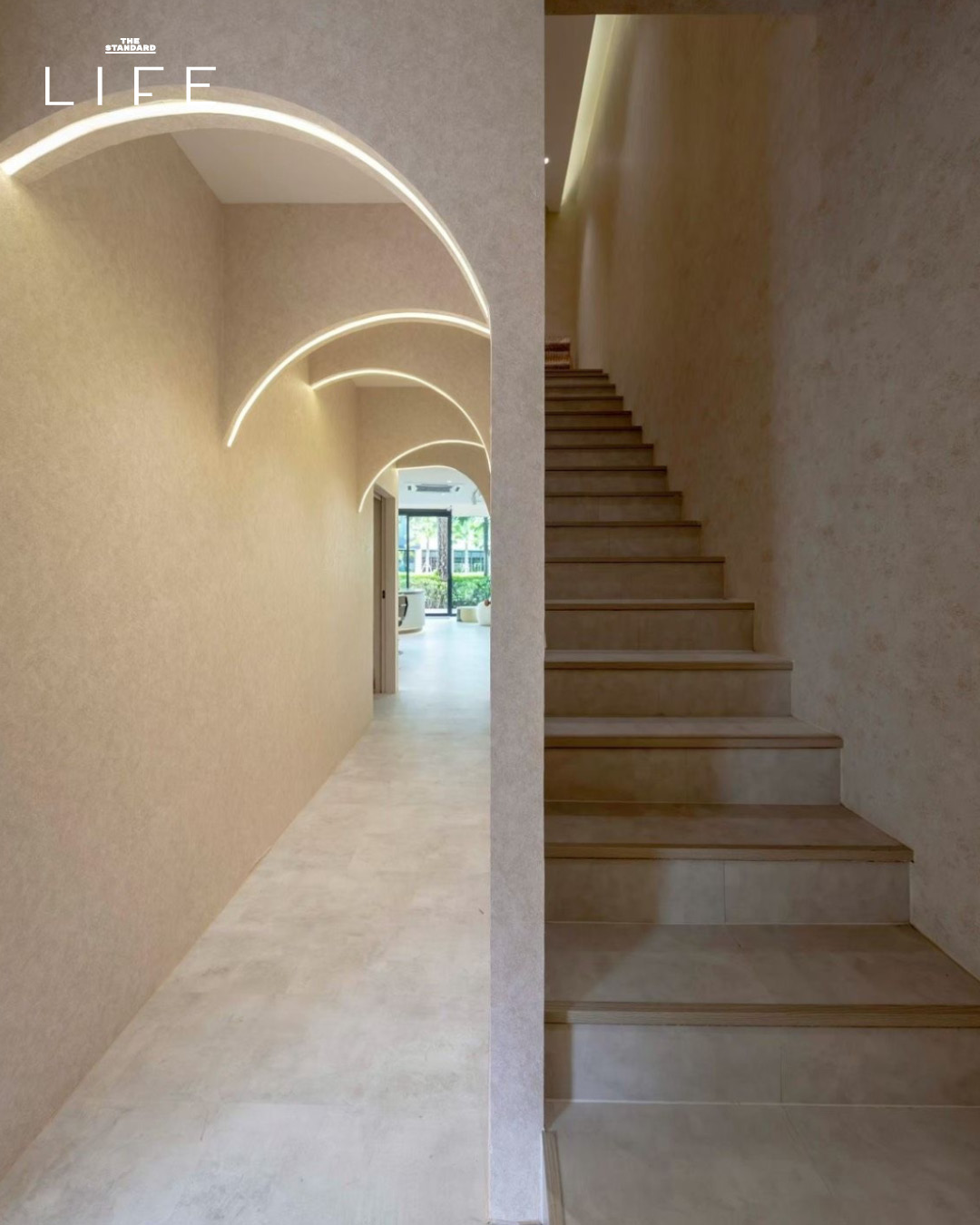 ภาพภายใน Happening Hair and Nail Spa สาขาสุขุมวิท 49 แสดงบรรยากาศโปร่งสบาย เน้นการดูแลความงามแบบองค์รวม 2