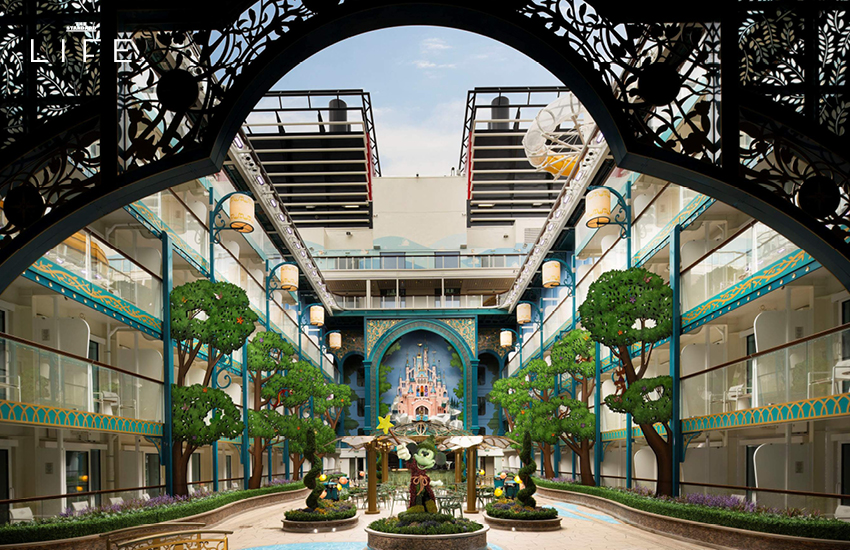 ภาพเรือสำราญ Disney Adventure ลำใหญ่ที่สุดในเอเชีย กำลังเทียบท่าที่สิงคโปร์ 1
