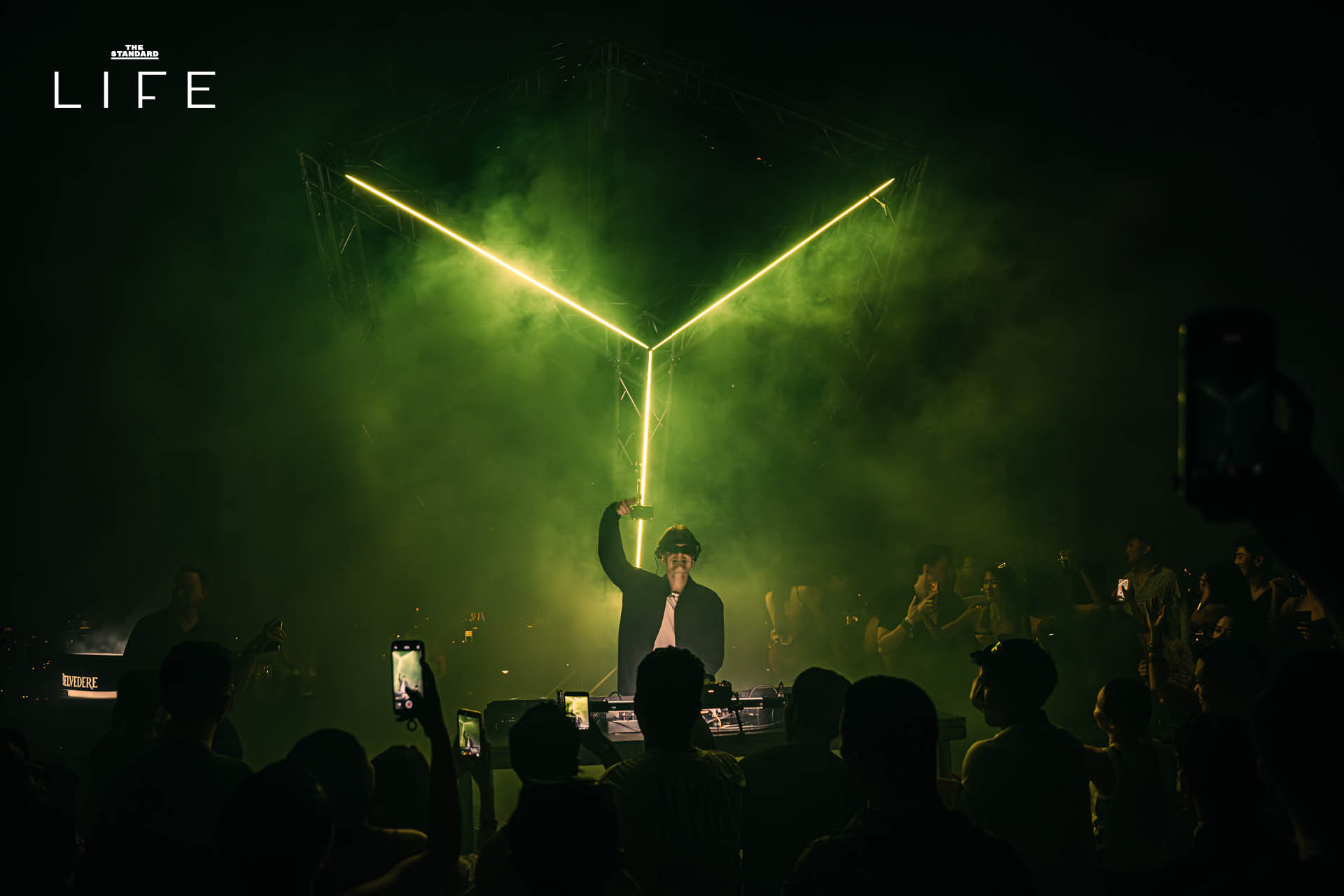 ภาพบรรยากาศปาร์ตี้ KYVO 004 ริมแม่น้ำเจ้าพระยาพร้อมเวทีลูกบาศก์และแสงสีเสียงตระการตา 3