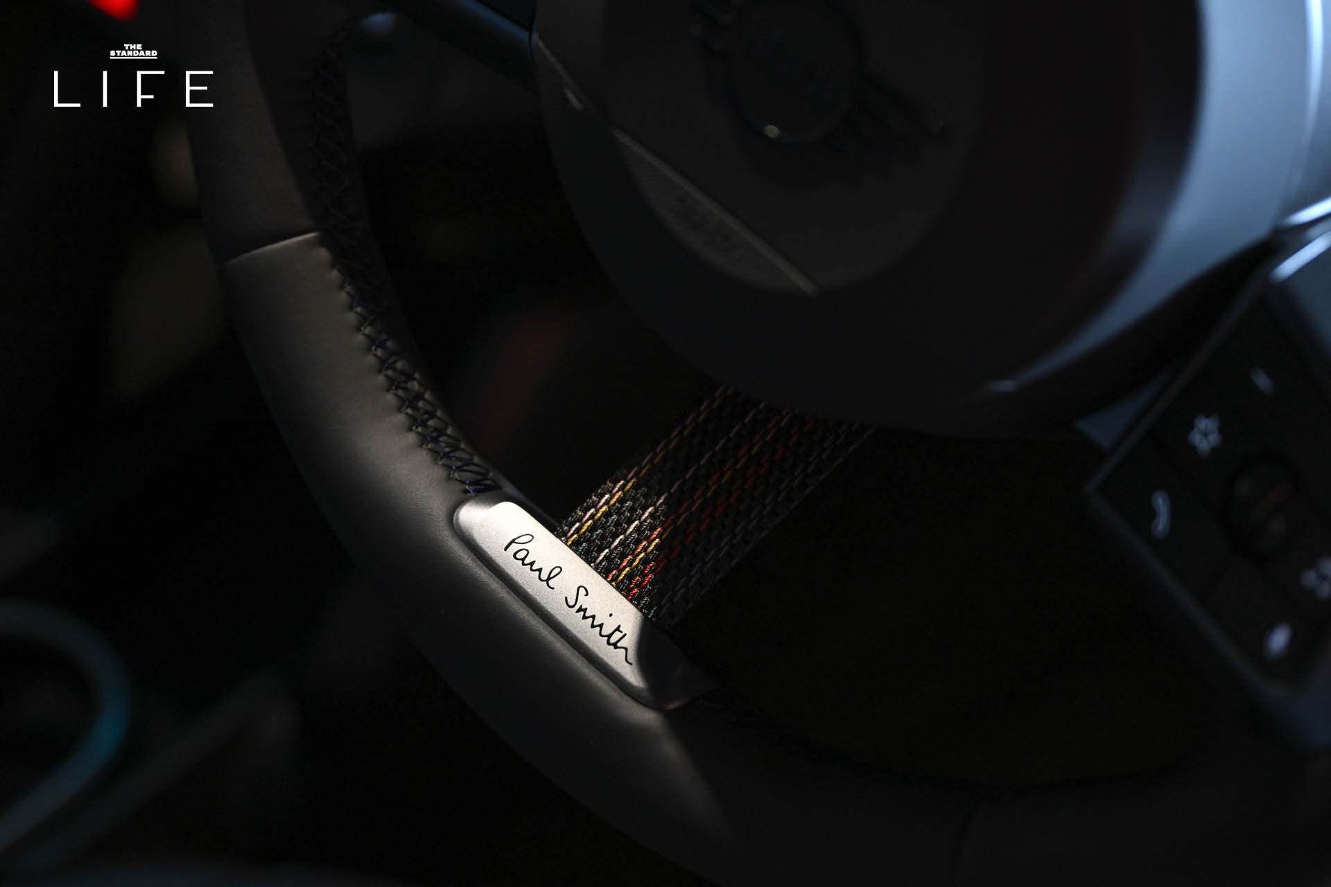 รถยนต์ไฟฟ้า MINI Paul Smith Edition สีเขียว Nottingham Green พร้อมแถบ Signature Stripe และดีไซน์เฉพาะตัว 4