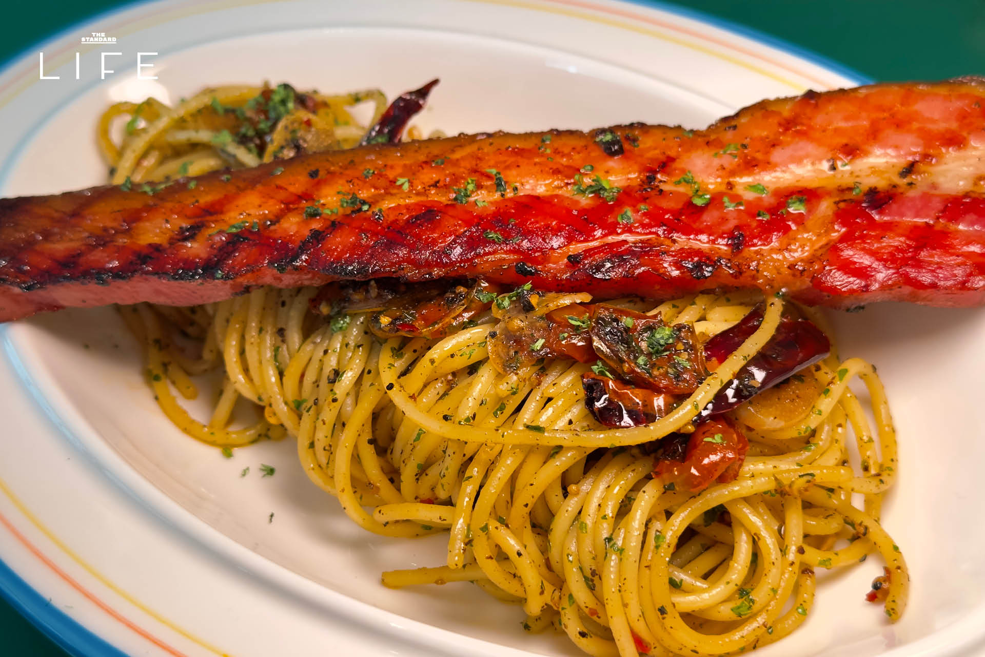 ภายในร้าน Popcup Ekkamai คาเฟ่สไตล์วินเทจย่านเอกมัย ตกแต่งด้วยเฟอร์นิเจอร์ Mid-century 8