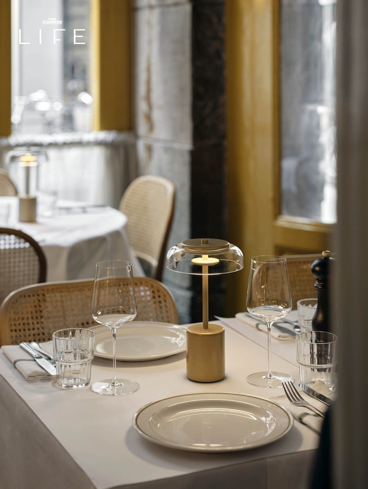 ภาพประกอบโคมไฟพกพาดีไซน์สวยงาม 9 แบบ ที่กำลังเป็นเทรนด์แต่งบ้าน 7