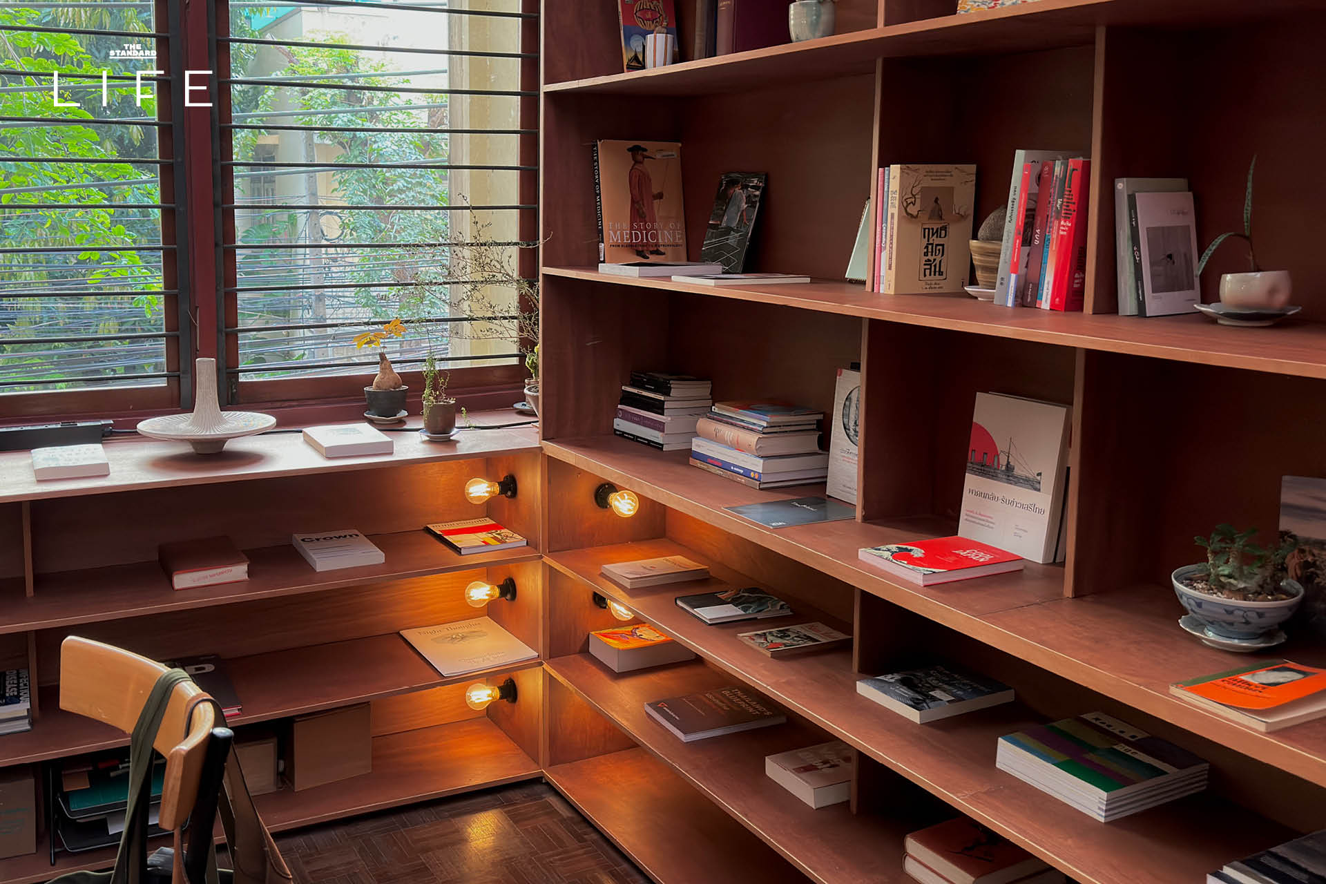 ภาพบรรยากาศ Sala Saneha ‘ศาลาเสน่หา’ โรงภาพยนตร์และไวน์บาร์ในตึกเก่าใจกลางสีลม 4