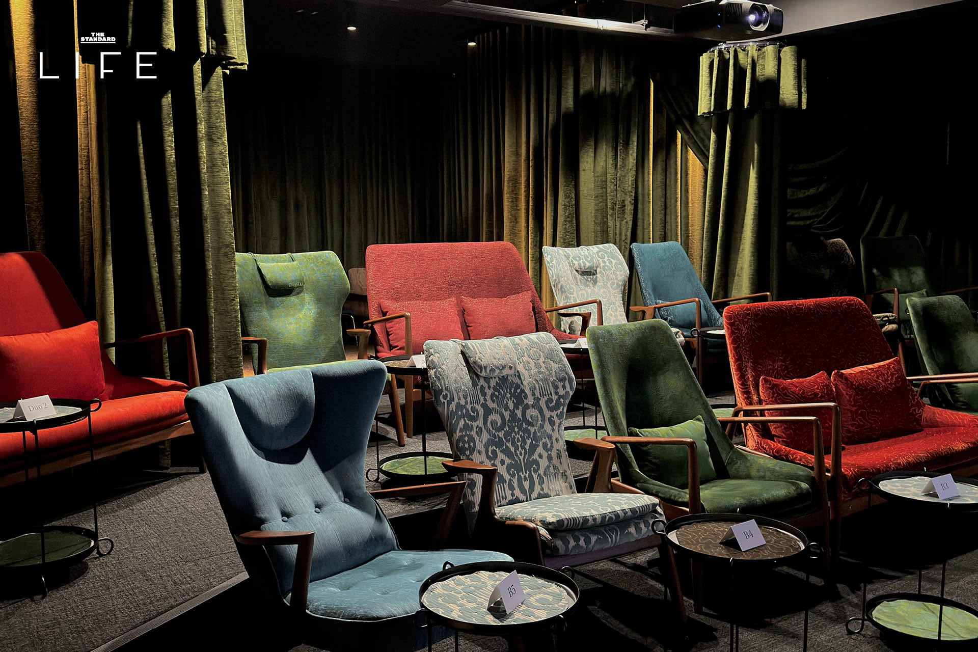 ภาพบรรยากาศ Sala Saneha ‘ศาลาเสน่หา’ โรงภาพยนตร์และไวน์บาร์ในตึกเก่าใจกลางสีลม 8