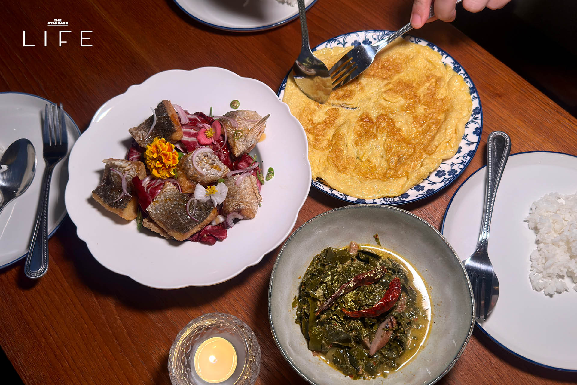 ภาพบรรยากาศ Sala Saneha ‘ศาลาเสน่หา’ โรงภาพยนตร์และไวน์บาร์ในตึกเก่าใจกลางสีลม 9