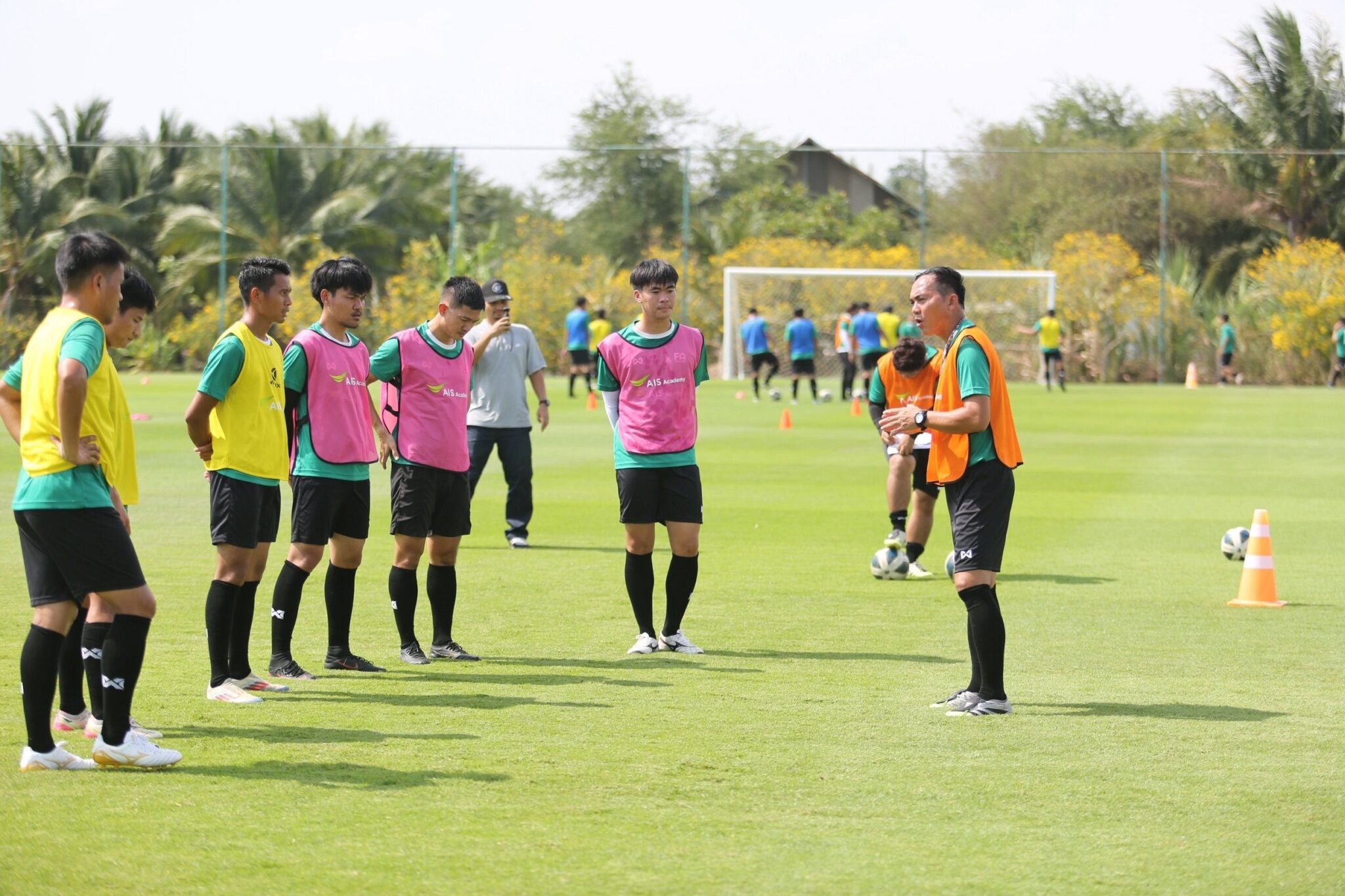 AIS ปิดฉากอบรม ‘G’ Diploma รุ่นประวัติศาสตร์ ยกระดับครูพละทั่วไทยสู่ก้าวแรกโค้ชฟุตบอลมืออาชีพ