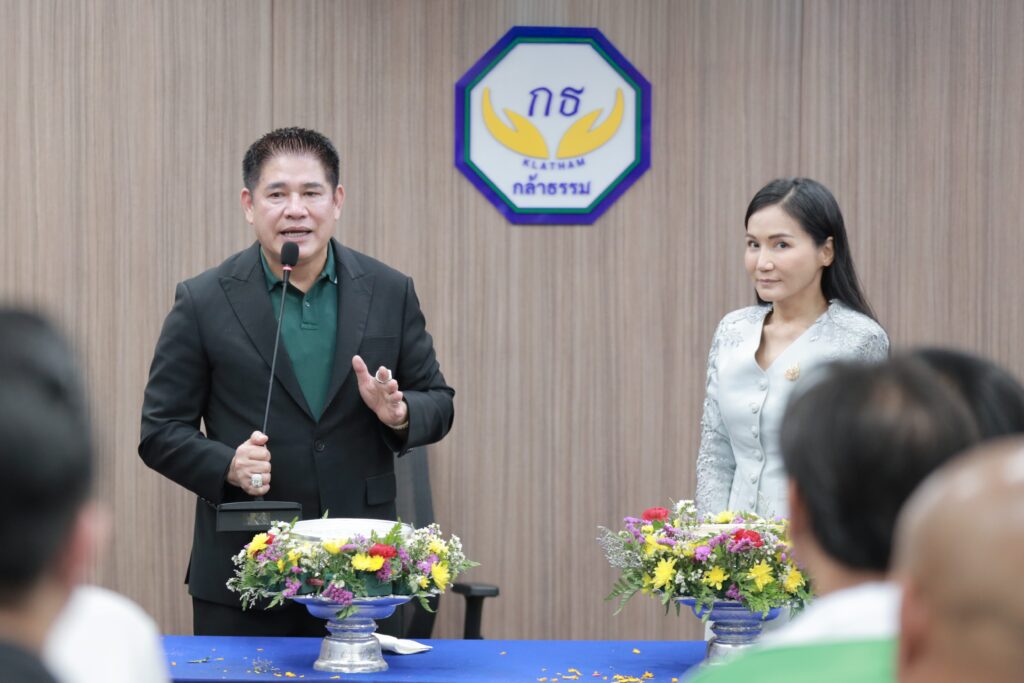 ชื่นมื่น ส.ส.กล้าธรรม รดน้ำดำหัวขอพร ‘ธรรมนัส-นฤมล’ ผู้กองขอบคุณลูกพรรค ไม่ทิ้งกันแม้ไม่เป็นรัฐบาล