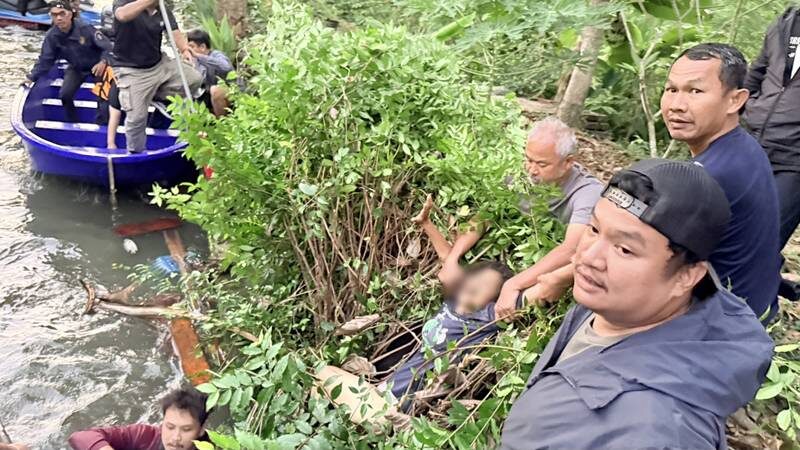 ตำรวจลงเรือไล่ล่า2โจรคู่รักขโมยเนื้อหมู เหิมชักปืนขู่ ตร. ผัวหนีรอด ทิ้งเมียโดนจับ