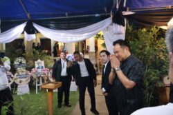 นายกฯ เป็นประธานพิธีสวดพระอภิธรรม ชูชาติ พัชรชัย ผู้ก่อตั้ง เมืองไทย แคปปิตอล