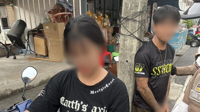 ตร.ยืนโบกรถหน้าโรงเรียน วันเปิดเทอม เรียกตรวจจยย.แต่งซิ่ง เจอยา-ปืน