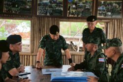 เสธ.ทบ.ลงพื้นที่ศรีสะเกษ รับฟังแผน ‘รั้วชายแดน’ เตรียมชง ผบ.ทบ. เสนอรัฐบาล