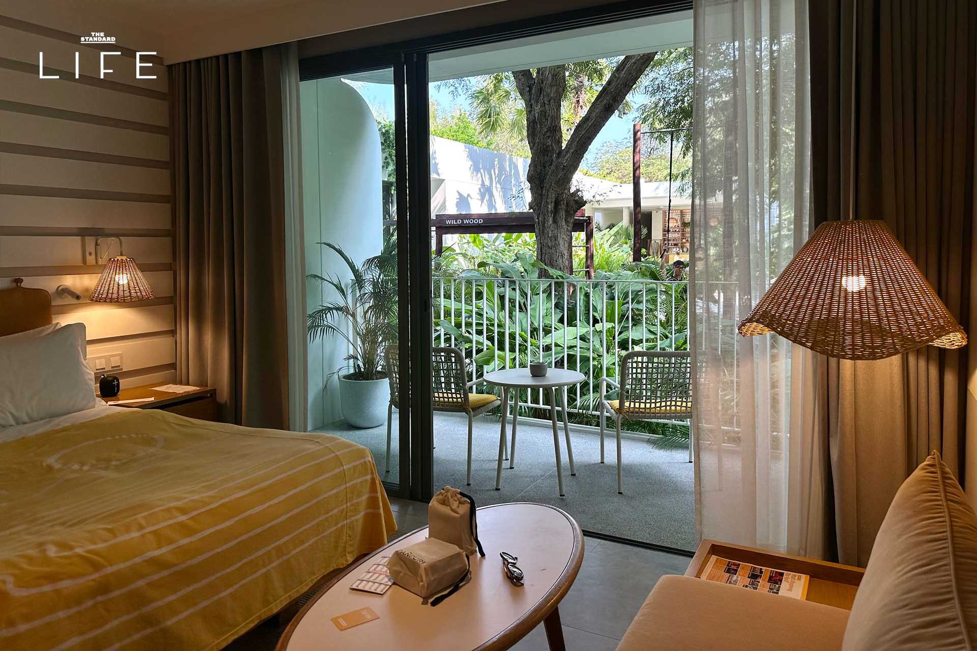 เอ็กซ์คลูซีฟทริป Alo ประสบการณ์โยคะริมชายหาด The Standard, Hua Hin