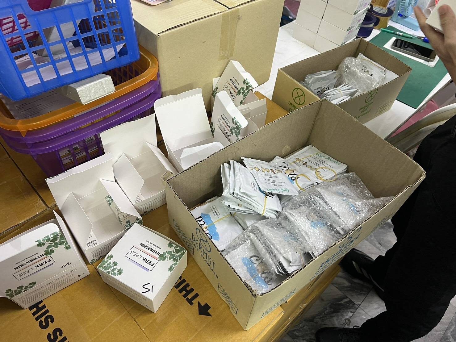 ทลายแหล่งนำเข้ายาเถื่อน อ้างรักษาโรค FIP หลอกทาสแมว ส่งขายออนไลน์ ยึดของกลาง 1 ล้าน