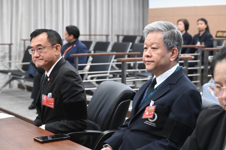 ยศชนัน ยัน รพ.ศิริราชบางโพ ค่ารักษาเท่าที่เดิม ภัสริน ห่วง รพ.รัฐไม่พอ 4 แห่งใหญ่รับบัตรทองได้แค่แสนคน