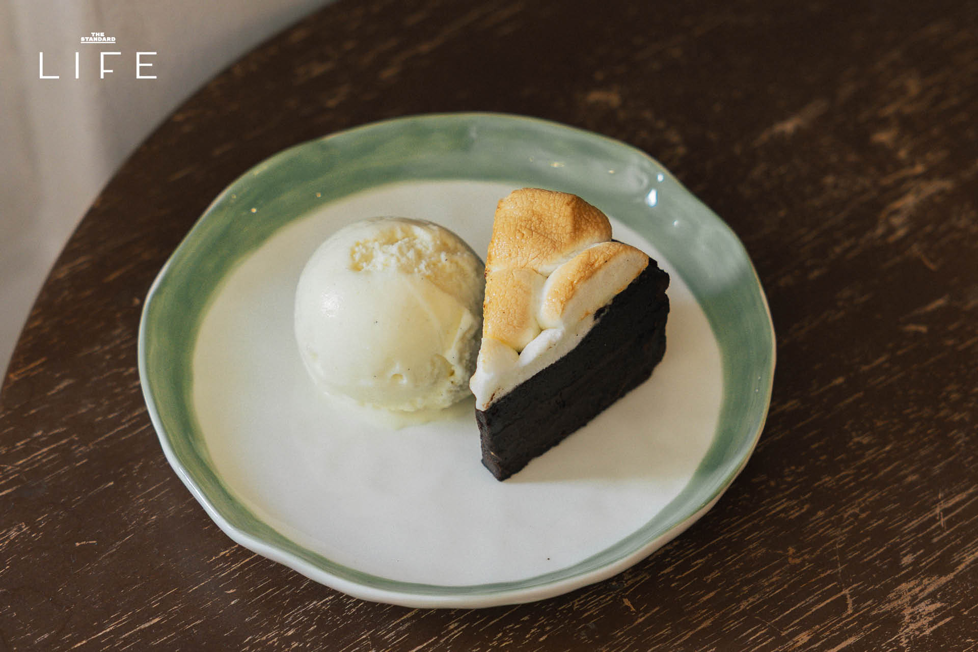 LOLO ร้านใหม่ในอารีย์ที่ชวนมากินอาหารย่างเตาถ่าน พาสต้า และเปิดไวน์แชร์กัน
